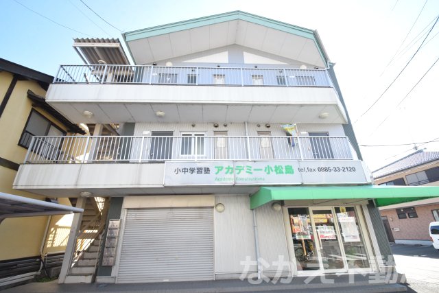 小松島市中田町のアパートの建物外観