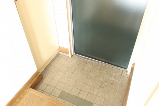 玄関　※別号室の写真です