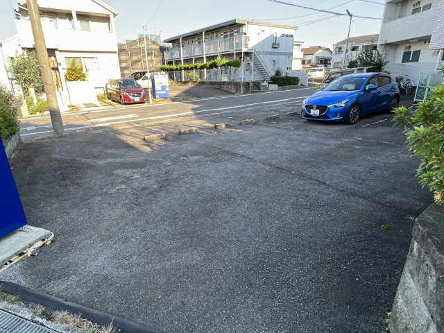 【長谷川マンションの駐車場】