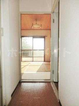 　玄関　玄関より室内