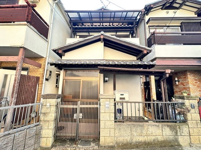 鳳南町2丁貸家の建物外観