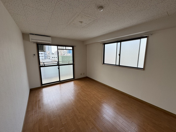 居室・リビング　※他号室の写真です