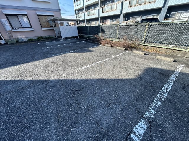 【姫路市白浜町宇佐崎北のアパートの駐車場】