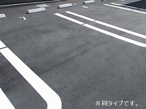 【メゾネクレールの駐車場】