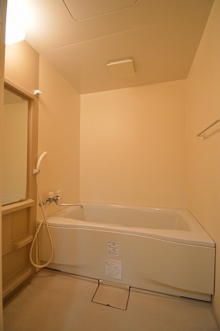 バス・シャワールーム　清潔感溢れるお風呂