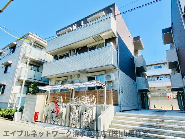 【静岡市清水区谷田のアパートの建物外観】