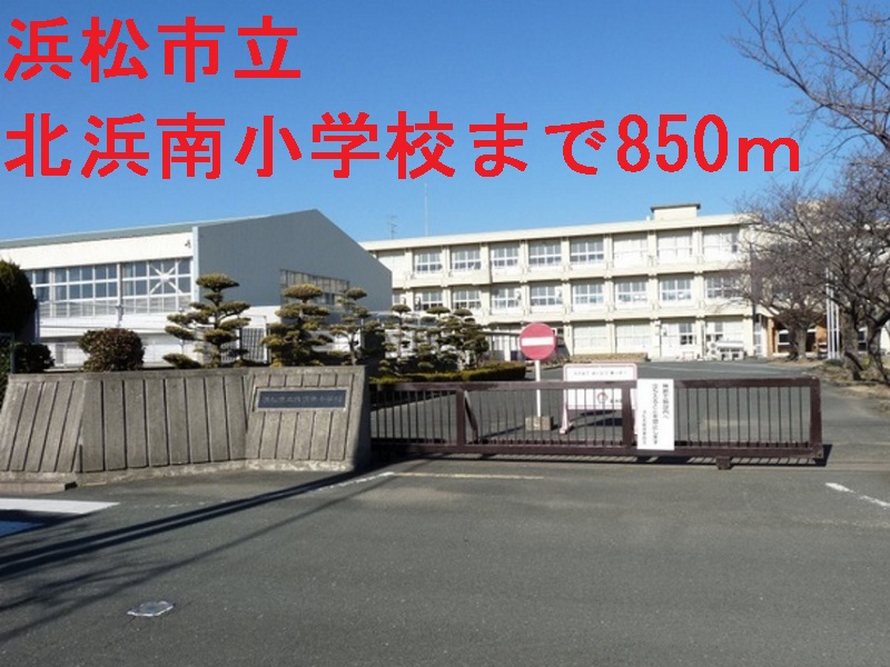 【浜松市浜名区寺島のアパートの小学校】