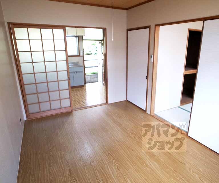 居室・リビング　きれいなフローリングの室内です・