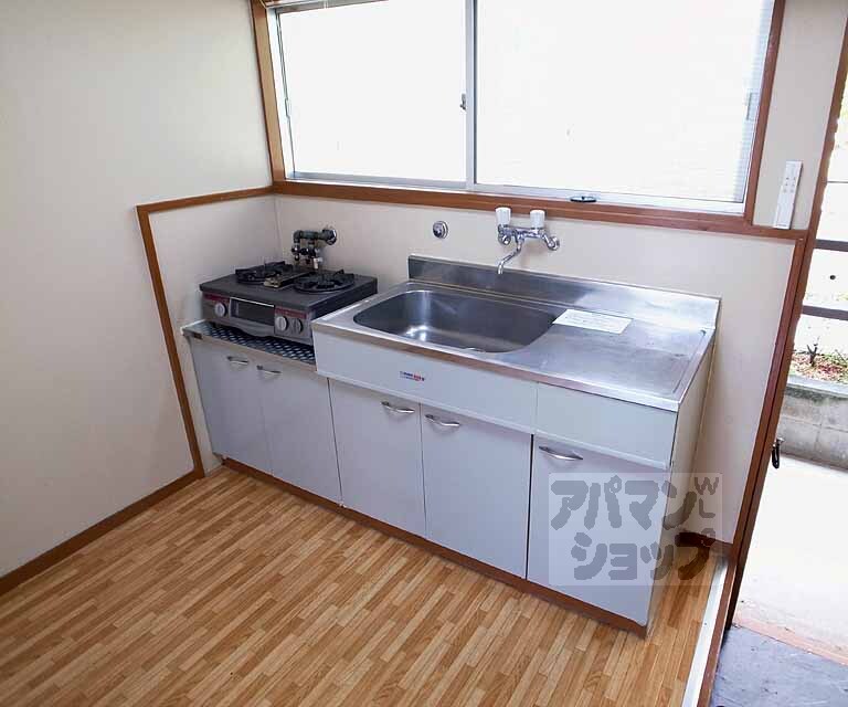 キッチン　ガスコンロ完備のきれいなキッチンです・