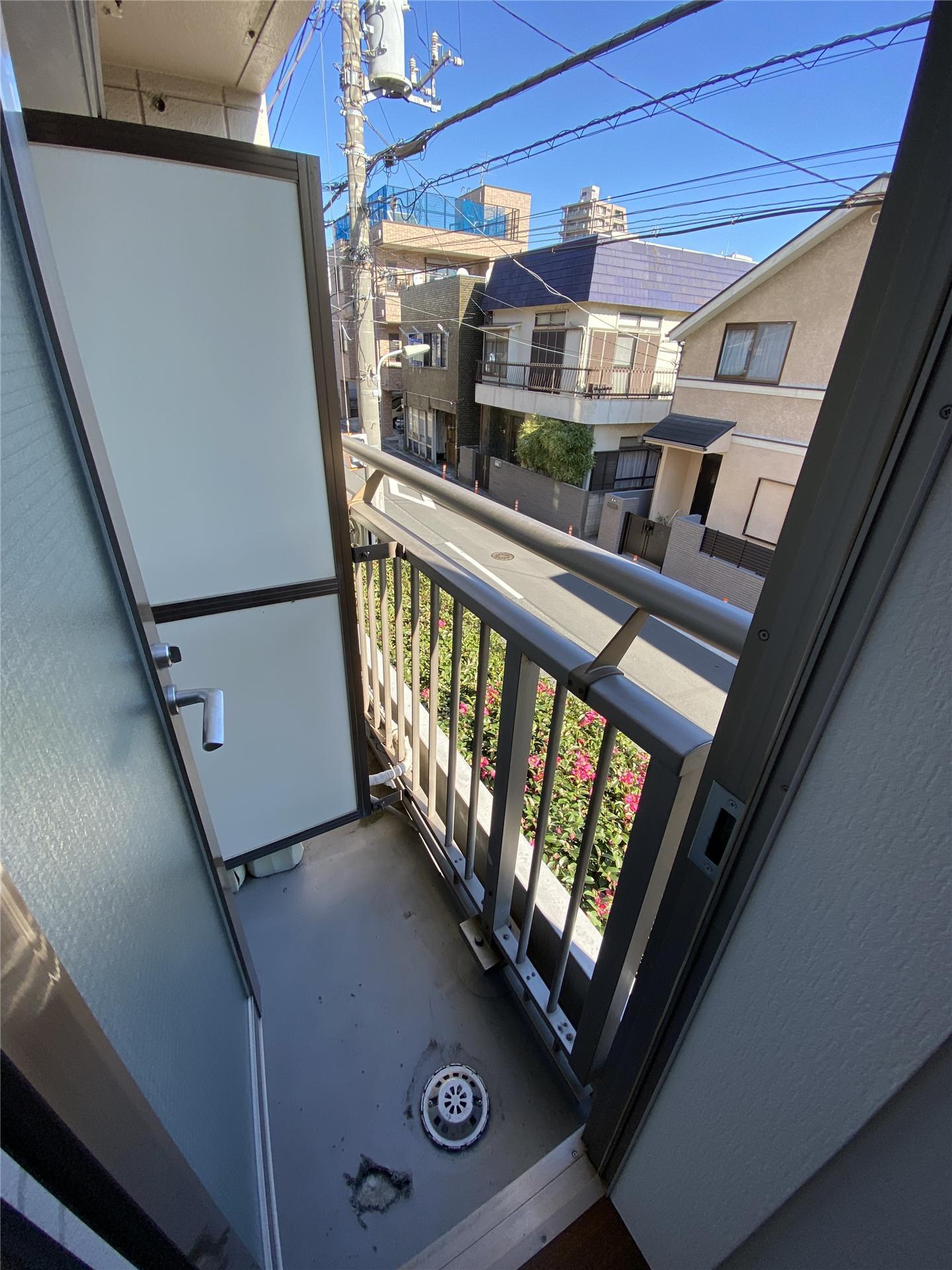 バルコニー　バルコニー(2階の部屋の写真になります。)