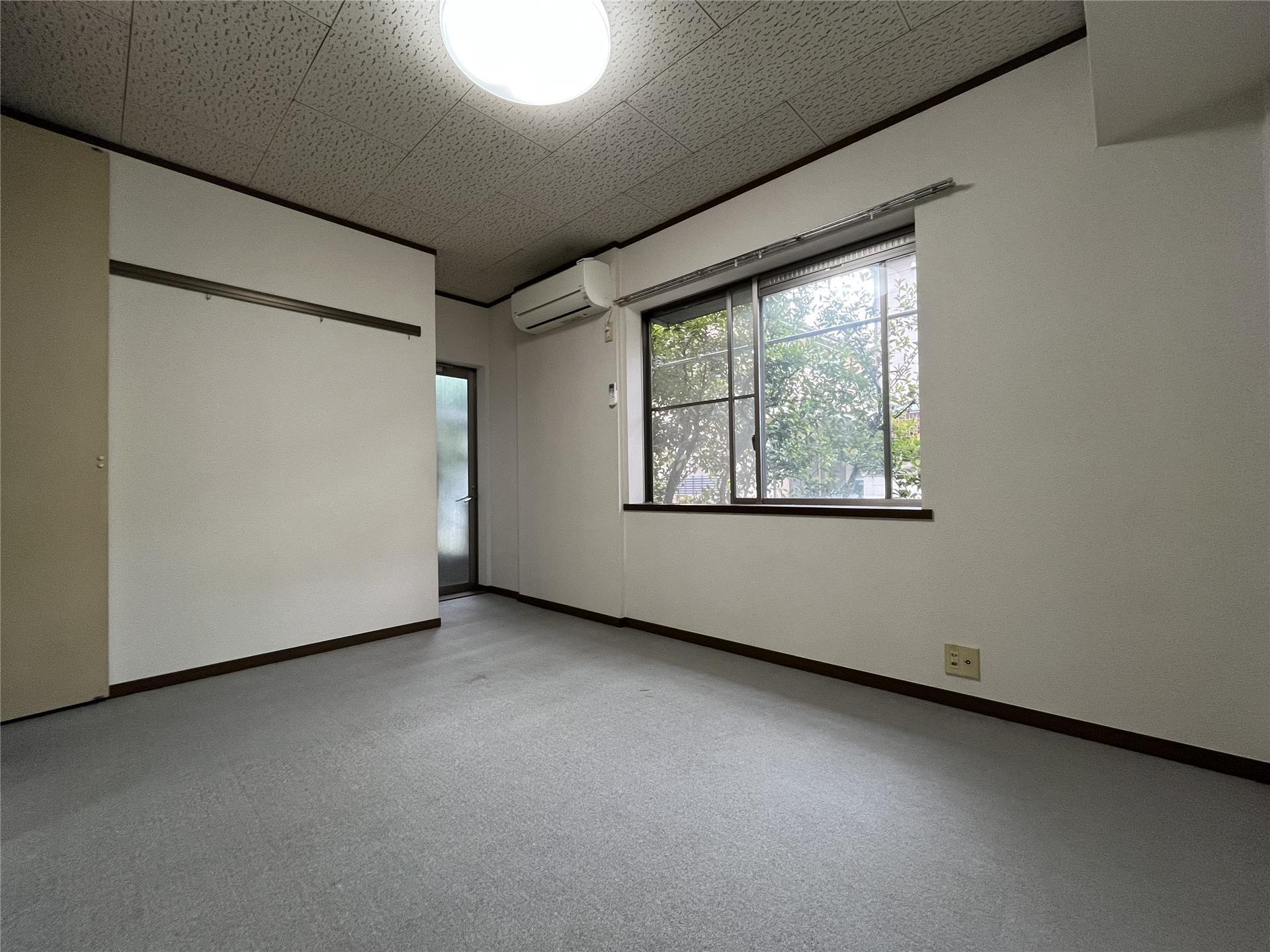 居室・リビング　洋室（フローリングへ変更予定）