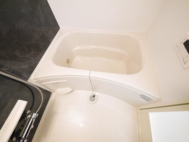 バス・シャワールーム　落ち着いた空間のお風呂です