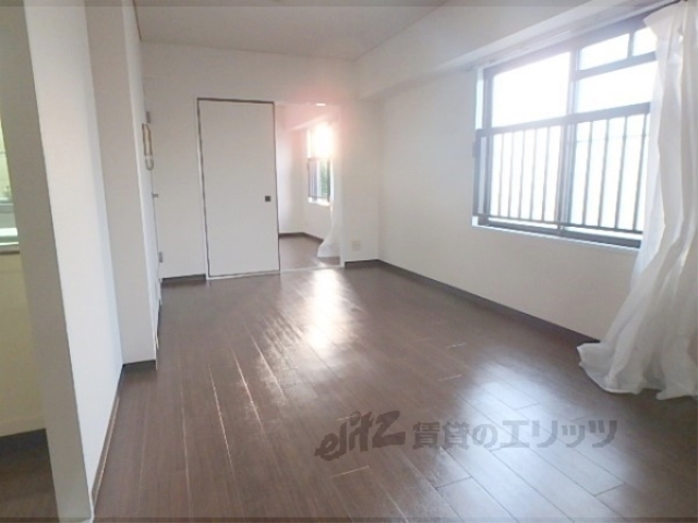 居室・リビング　広々１０帖のリビングです。