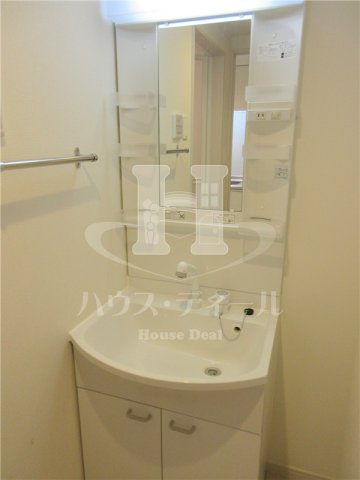 洗面設備　独立洗面台、朝の身支度には欠かせません