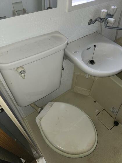 トイレ　※クリーニング前です