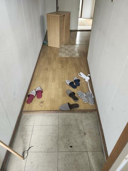 玄関　※クリーニング前です
