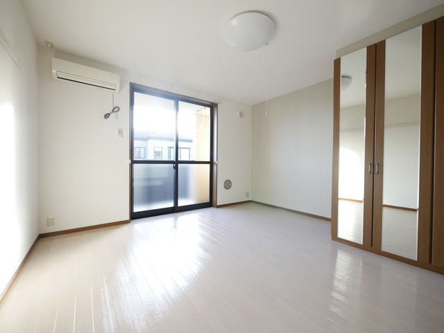 居室・リビング　★日の差し込む明るいリビングです★