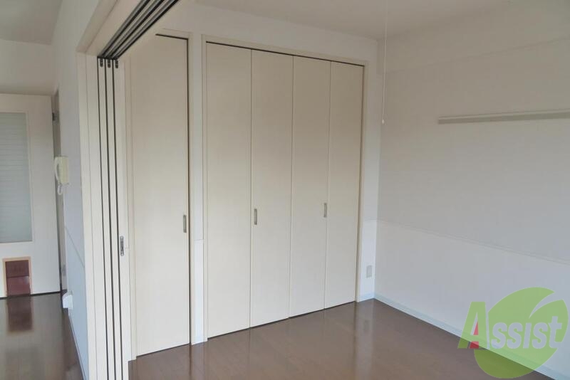 収納　こちらは６．８帖のクローゼット収納、広そうですねー