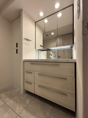 洗面設備　※同物件別住戸の写真を参考に掲載しております。