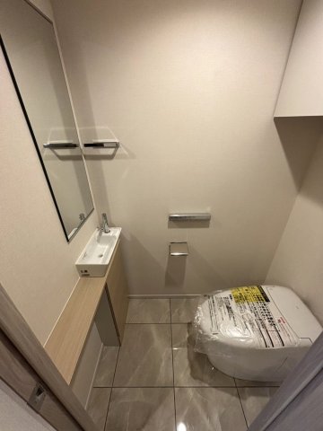 トイレ　タンクレストイレ※同物件別住戸の写真を参考に掲載しております