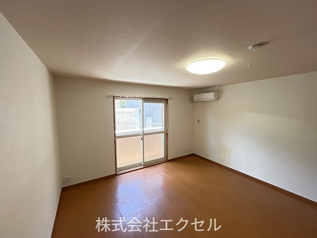 居室・リビング　日当たり良好で明るいお部屋です。