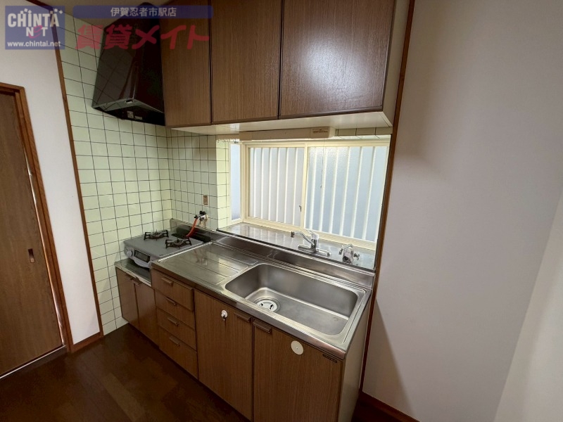 キッチン　同建物別部屋写真です