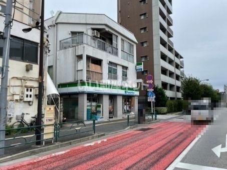 コンビニ　ファミリーマート西早稲田諏訪通り店（コンビニ）まで182m