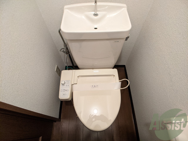 トイレ　こちらはトイレです。清潔感があり、安心して使用できます。