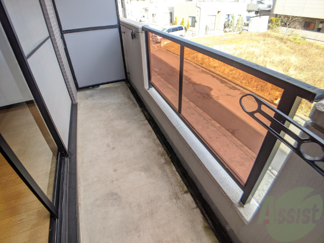 バルコニー　バルコニーは幅があり、広い印象を受けました。