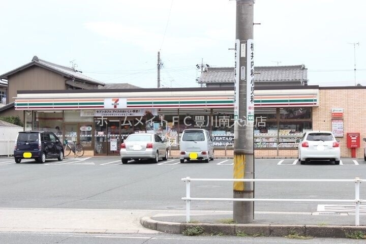 コンビニ　セブンイレブン豊橋草間町店（コンビニ）まで282m