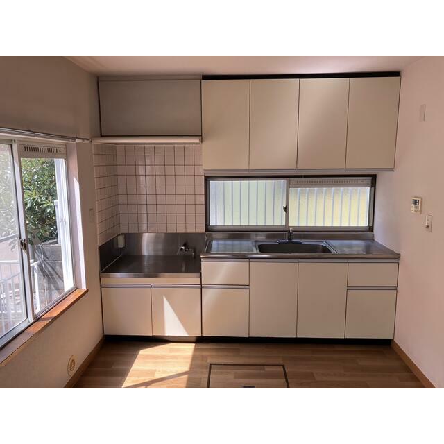 キッチン　収納・窓あり・明るいキッチンです