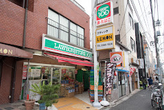 コンビニ　ローソンストア100 LS北新宿店（コンビニ）まで297m