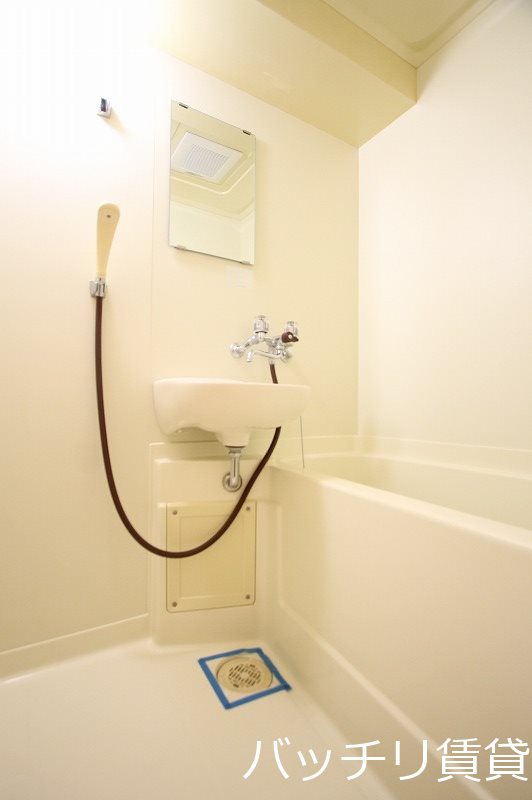 バス・シャワールーム　同型タイプの為現状優先