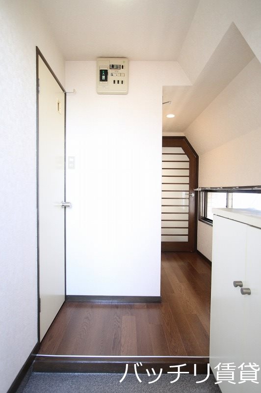 玄関　同型タイプの為現状優先