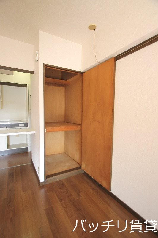 収納　同型タイプの為現状優先