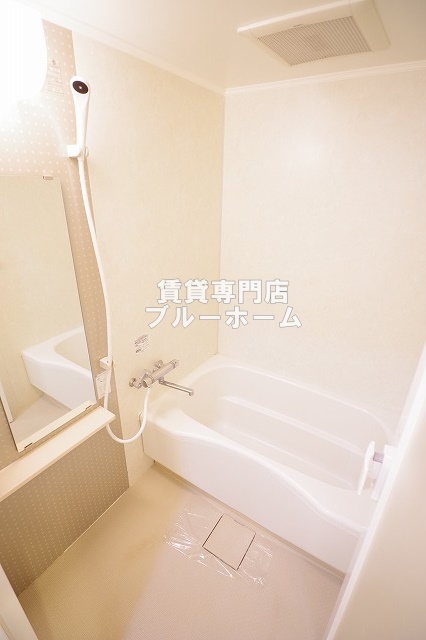 バス・シャワールーム　大きな鏡のあるお風呂！