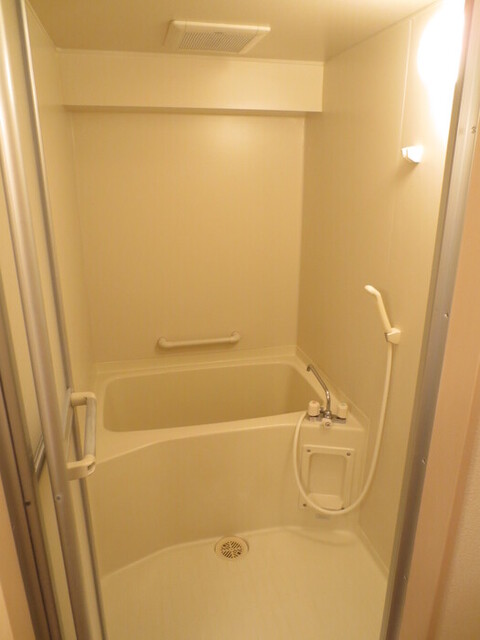 バス・シャワールーム　３０１　バスルーム