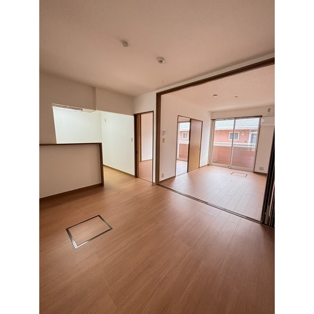 居室・リビング　※実際のお部屋は反転しています。