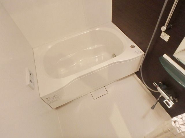 バス・シャワールーム　★追い焚き機能付きバス★