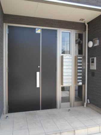 エントランス　落ち着いたエントランスです