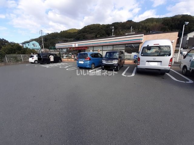 コンビニ　セブン-イレブン 福岡東入部８丁目店（コンビニ）まで969m