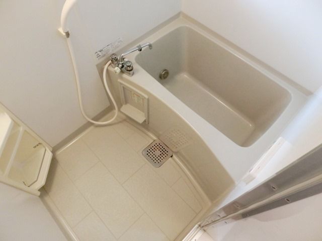 バス・シャワールーム　一日の疲れを癒せるバスルームです