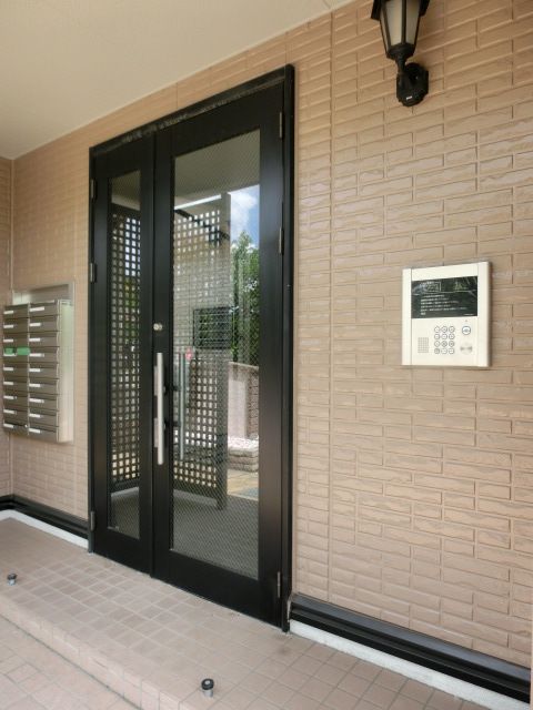 セキュリティ　安心のオートロックエントランス