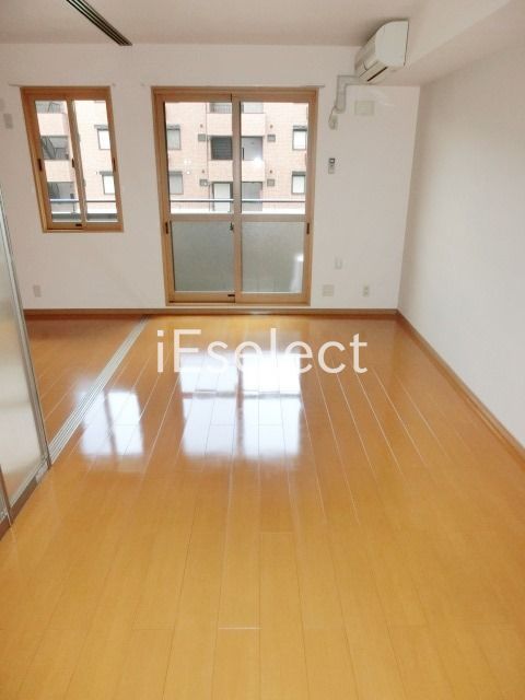 居室・リビング　10.5帖のゆったりとした居室です