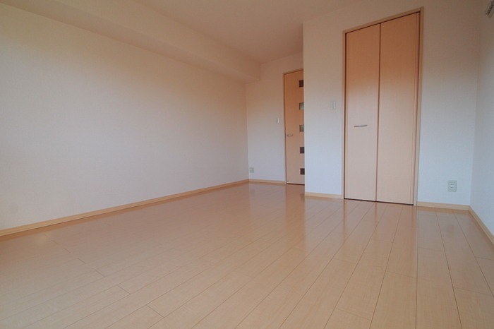 居室・リビング　9帖のフローリングのお部屋です☆