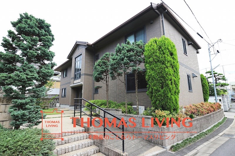 建物外観　閑静な住宅街に佇む外観。