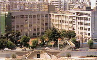 中学校　中央区立日本橋中学校（中学校）まで181m