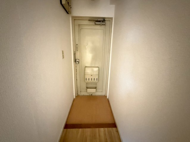 玄関　山八第二ビル