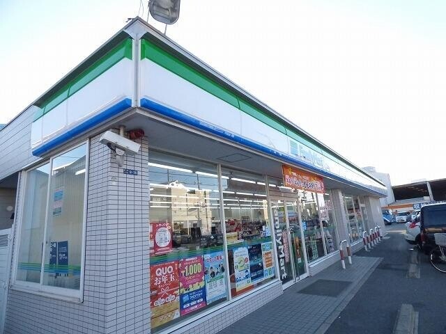 コンビニ　ファミリーマート（コンビニ）まで384m