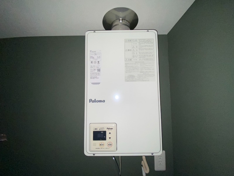 その他設備　給湯器です。操作しやすいパネルになってます。